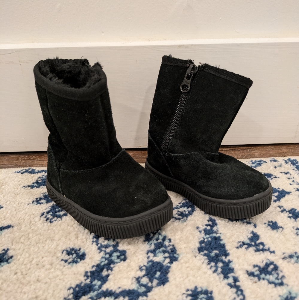 Cat & Jack size 5 warm black fuzzy zip up boots